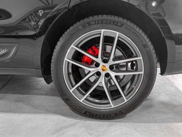 Porsche Macan Electrique S — photo 25