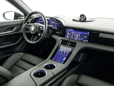 Porsche Taycan 4S — photo 10