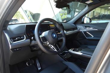 BMW IX2 M Sport XDrive30 — photo 9