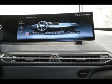 BMW IX XDrive60 — photo 7