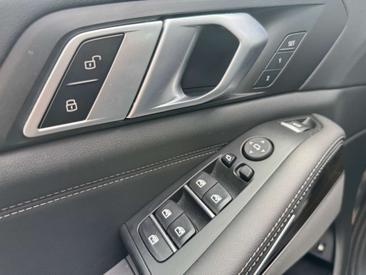 BMW X5 XDrive50e — photo 11
