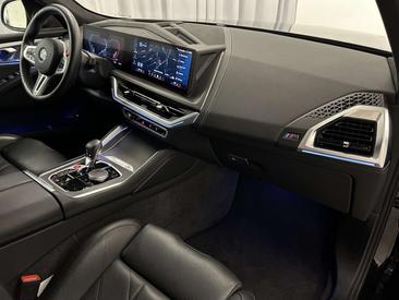BMW XM 50e — photo 7