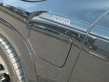 BMW XM 50e — photo 14