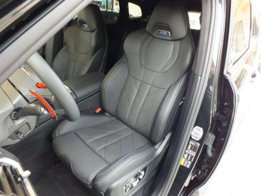 BMW XM 50e — photo 26