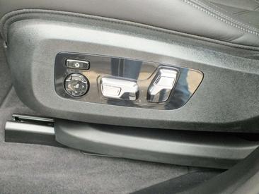 BMW XM 50e — photo 27