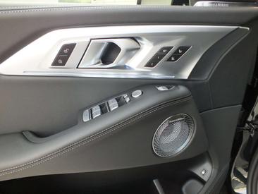 BMW XM 50e — photo 28