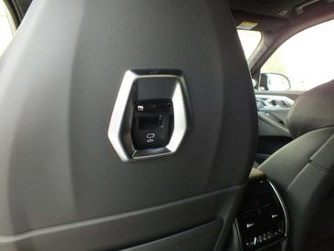 BMW XM 50e — photo 33