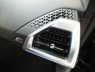 BMW XM 50e — photo 38