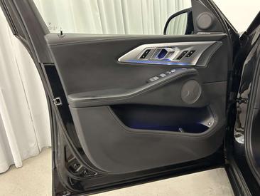 BMW XM 50e — photo 15