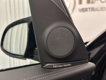BMW XM 50e — photo 16