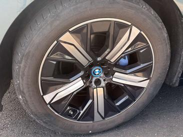 BMW IX XDrive40 — photo 4