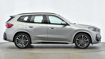 BMW IX1 EDrive20 — photo 8