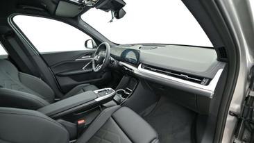BMW IX1 EDrive20 — photo 25