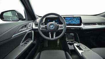 BMW IX1 EDrive20 — photo 15