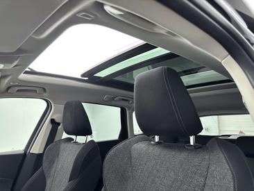 BMW X1 SDrive20i — photo 12
