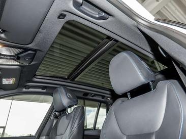 BMW iX3 Shadow Line — photo 12