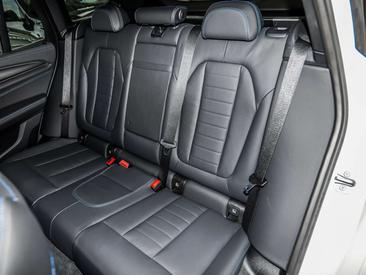 BMW iX3 Shadow Line — photo 19