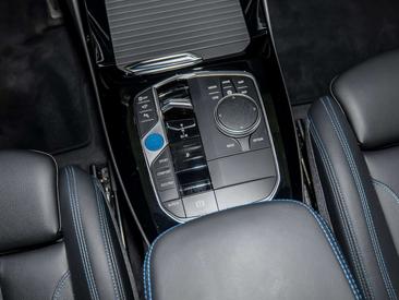 BMW iX3 Shadow Line — photo 21