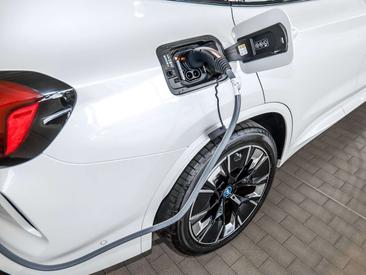 BMW iX3 Shadow Line — photo 24