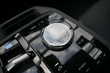 BMW IX XDrive45 — photo 23