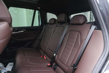 BMW iX3 — photo 10