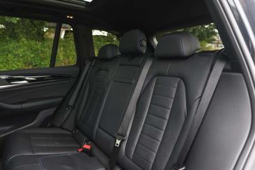 BMW iX3 M Sport — photo 10