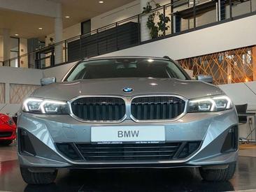 BMW Série 3 Touring 318d — photo 18