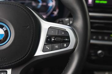 BMW iX3 M Sport — photo 17