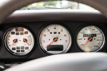 Porsche 993 Carrera 4S — photo 14