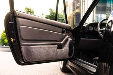 Porsche 993 Carrera 4S — photo 16
