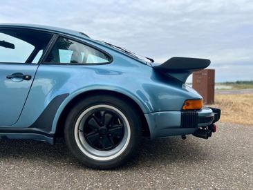 Porsche 930 Turbo — photo 14