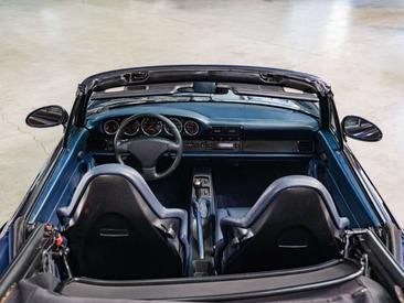 Porsche 993 Carrera 2 — photo 26