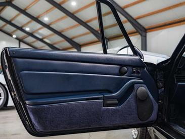 Porsche 993 Carrera 2 — photo 27