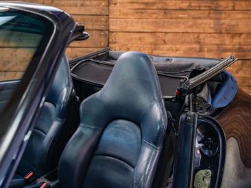 Porsche 993 Carrera 2 — photo 29