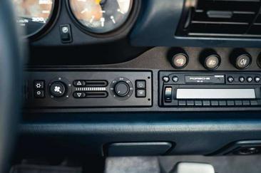 Porsche 993 CARRERA 4 — photo 17
