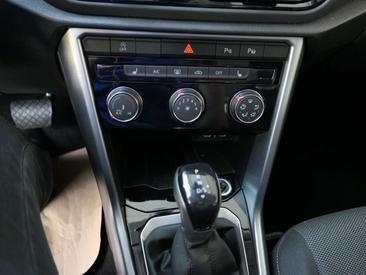 Volkswagen T-Roc TSI — photo 25