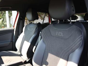 Volkswagen ID.4 Pro — photo 11