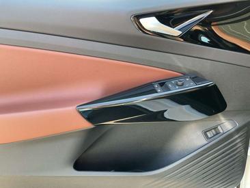 Volkswagen ID.4 Pro Performance — photo 14