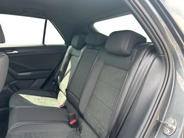 Volkswagen T-Roc R-Line — photo 14