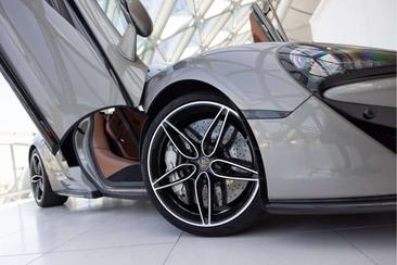 McLaren 570S — photo 23