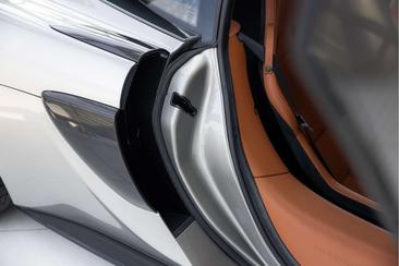 McLaren 570S — photo 45