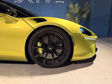 McLaren Artura — photo 8