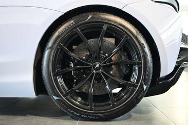 McLaren Artura — photo 25
