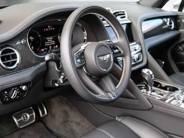 Bentley Bentayga V8 First Edition — photo 14