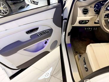 Bentley Bentayga V8 S — photo 13