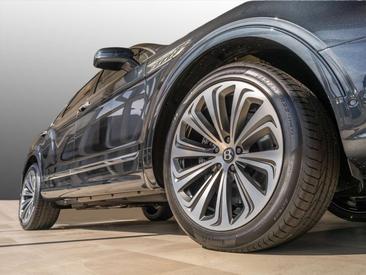 Bentley Bentayga — photo 10