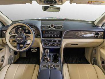 Bentley Bentayga — photo 13