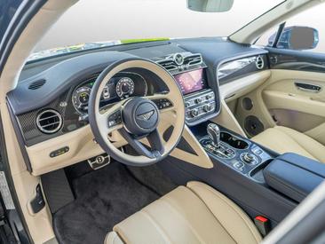 Bentley Bentayga — photo 15