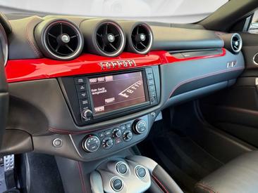 Ferrari FF — photo 9