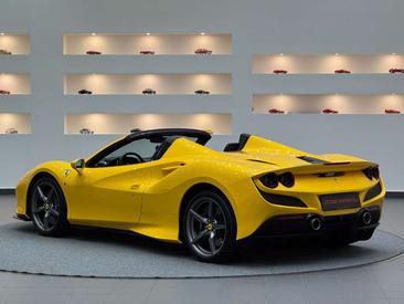 Ferrari F8 Spider — photo 4